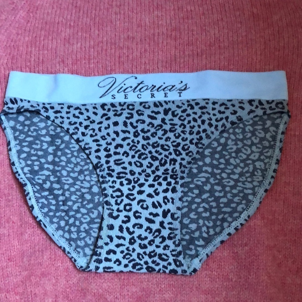 - NWT Victoria’s Secret panties size small